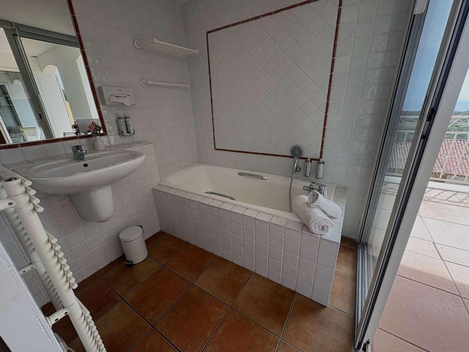 Appartement vue mer, 4 pers. - FR-1-845-31 Apartment in La Cadière-d'Azur