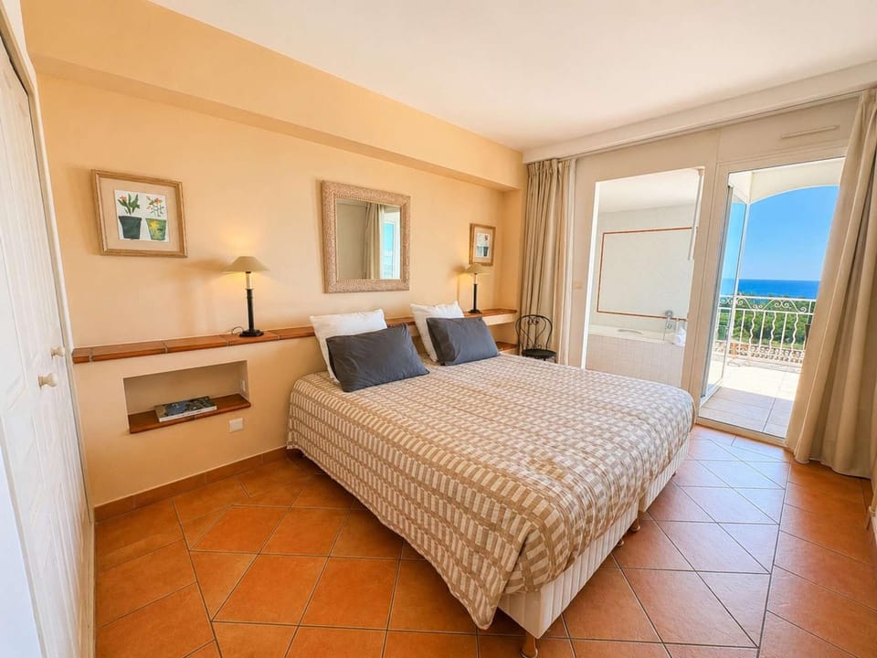 Appartement vue mer, 4 pers. - FR-1-845-31 Apartment in La Cadière-d'Azur
