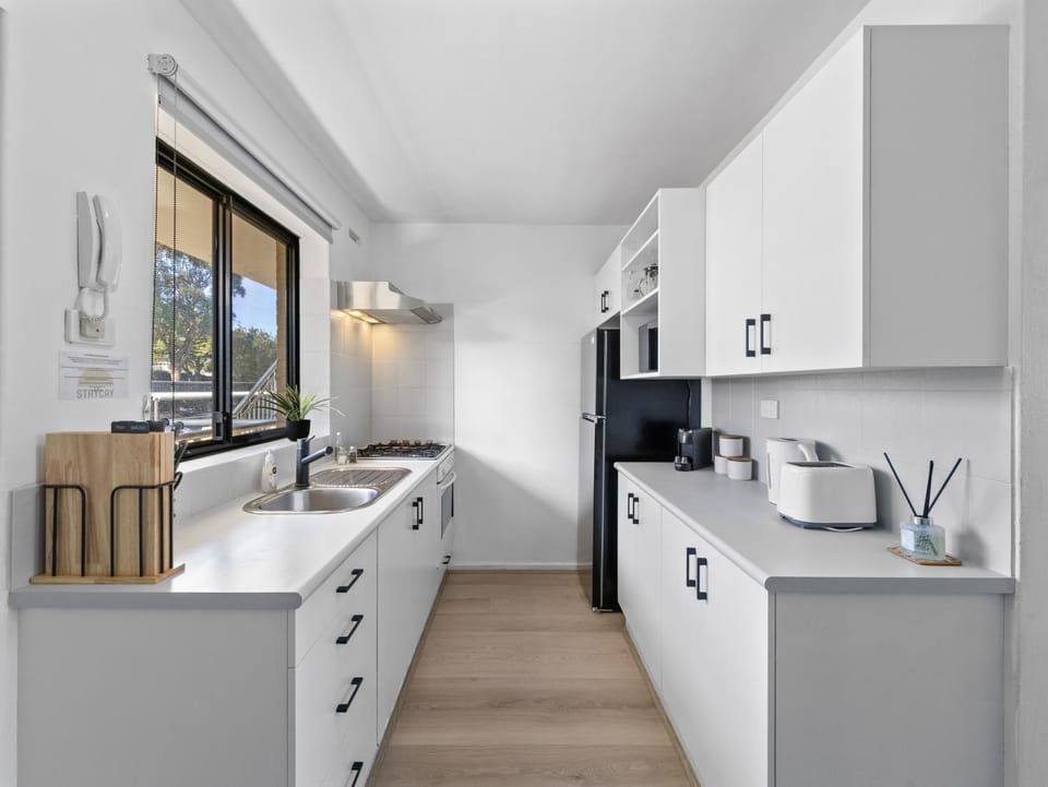 Coffee/tea facilities, Kitchen or kitchenette, dishwasher, microwave, minibar, stove