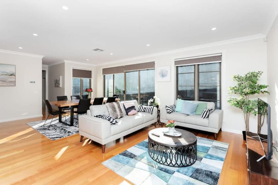 Classic and luxuries Taste Glen Centre 4beds Home House in Glen Waverley