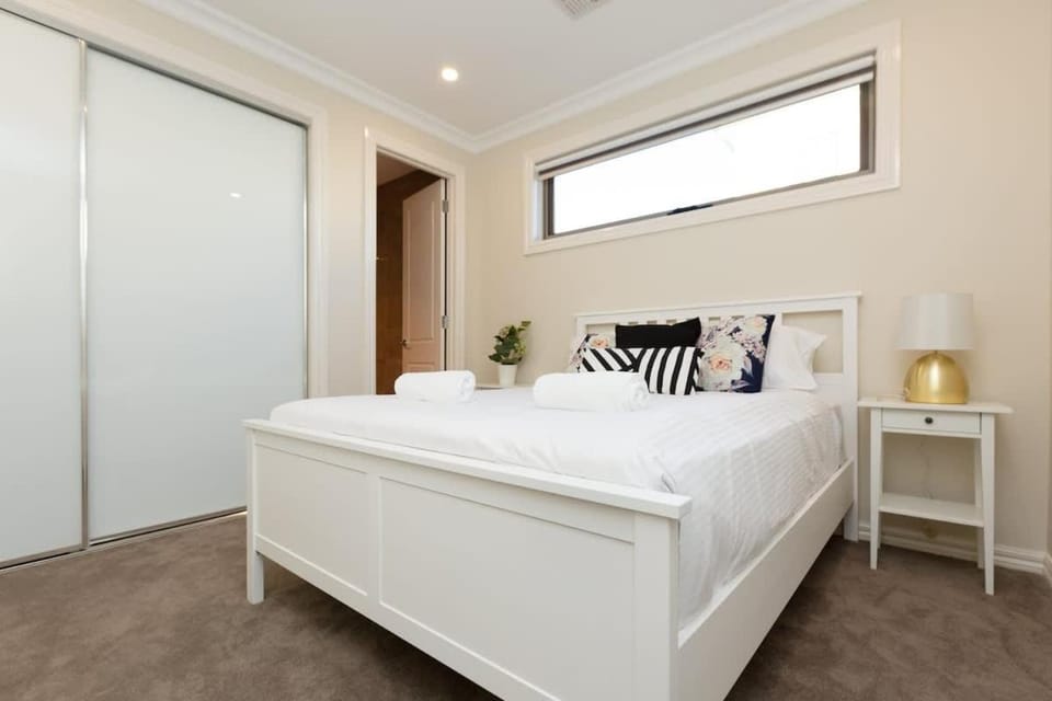 Classic and luxuries Taste Glen Centre 4beds Home House in Glen Waverley