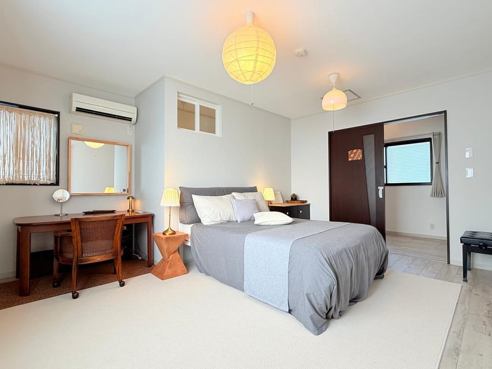 Bed, Photo of the whole room, Bedroom