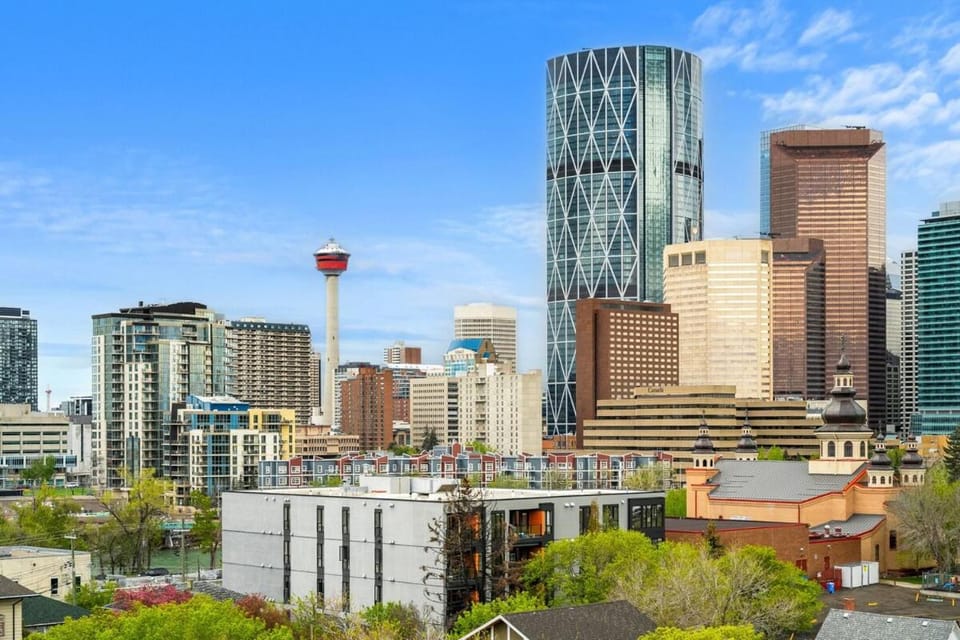 Calgary Tower View with Rooftop Patio & UG Parking Apartment in Calgary