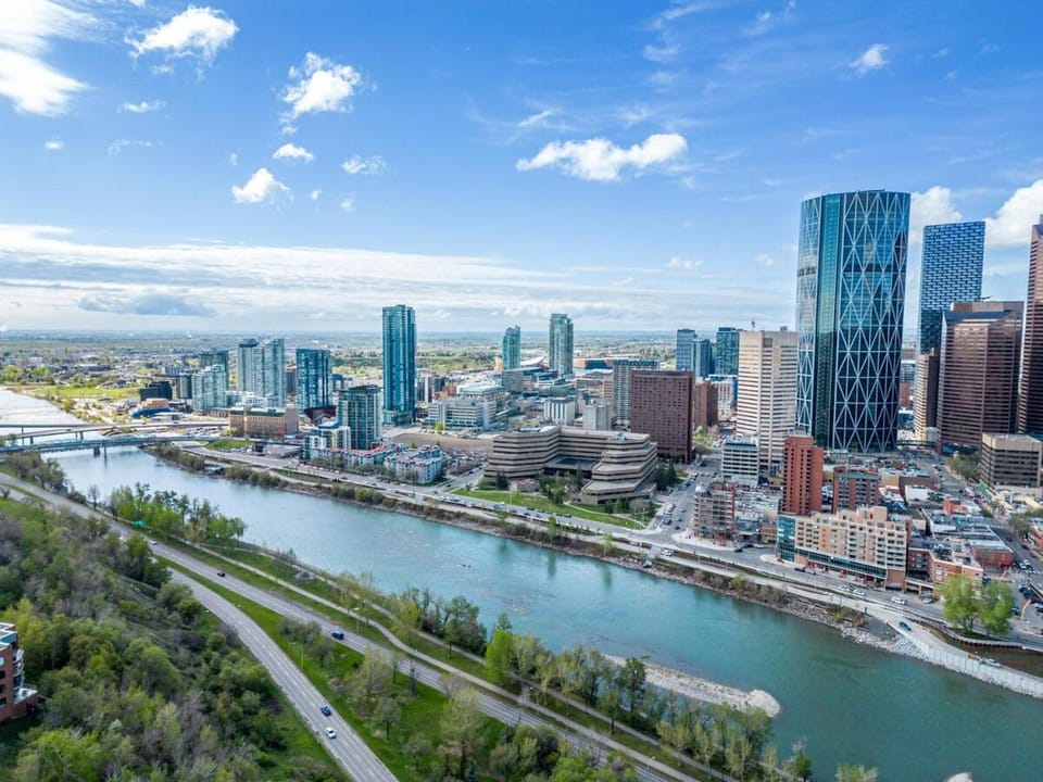 Calgary Tower View with Rooftop Patio & UG Parking Apartment in Calgary