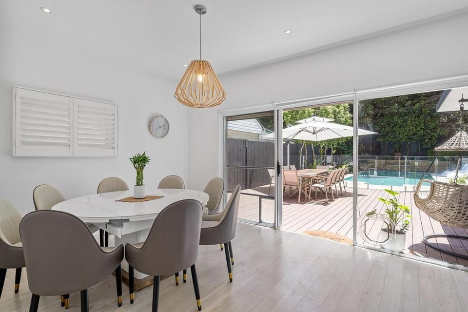 Poolside 3BR Coastal Retreat in Avalon Beach House in Pittwater Council