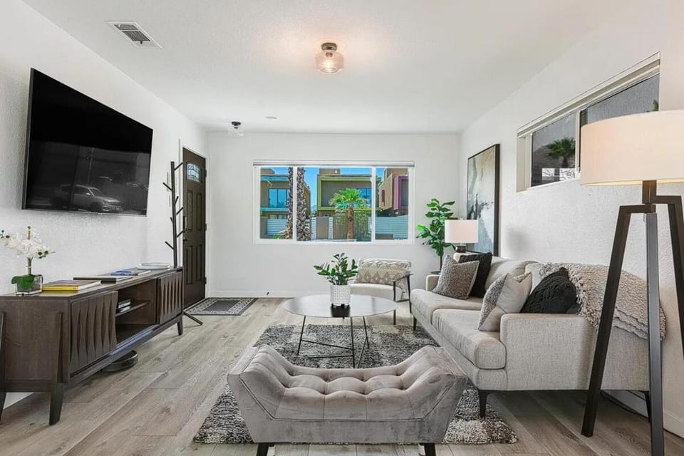 Cozy Cortez - Saltwater Pool & Spa Near Downtown House in Palm Springs