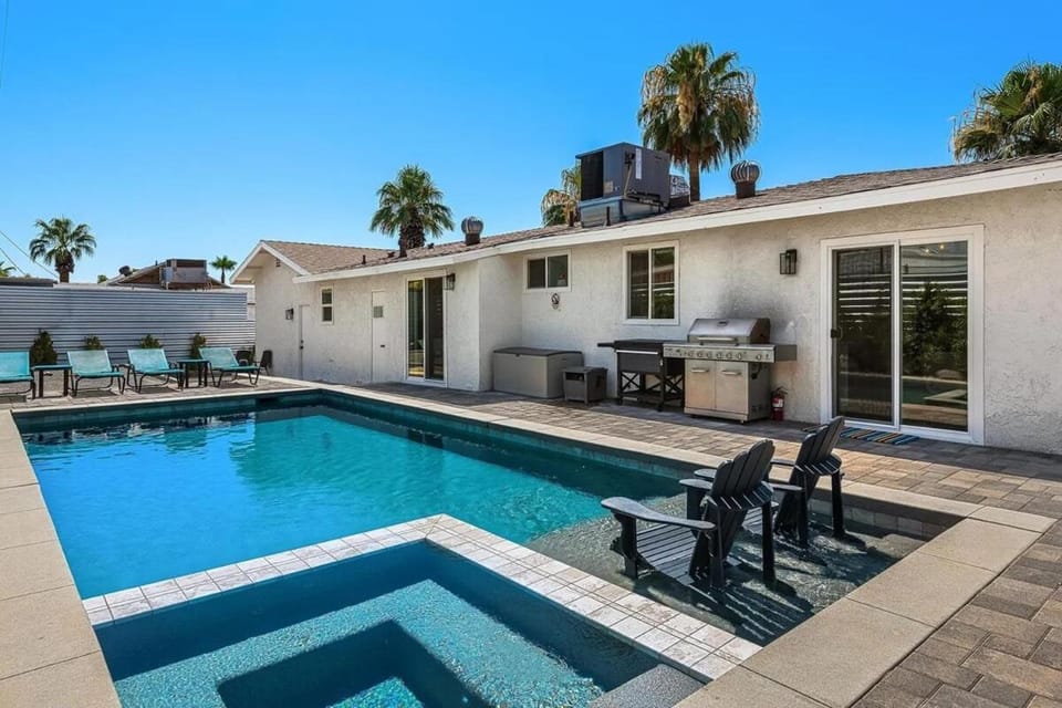 Cozy Cortez - Saltwater Pool & Spa Near Downtown House in Palm Springs