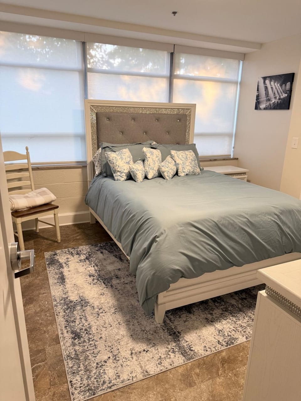 Newly Renovated Downtown Roanoke Apartment with Queen Bed & Private FREE Parking Apartment in Roanoke