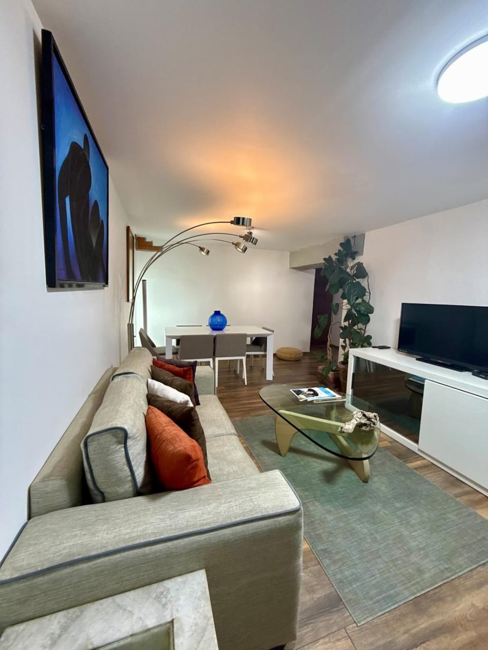 Living room, Seating area, Evening entertainment