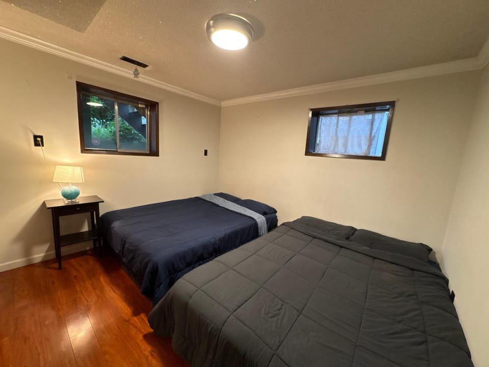 Marine Drive Guest House- Airport 10 Min, BC Place 15 Min - Free Parking Vacation rental in Vancouver