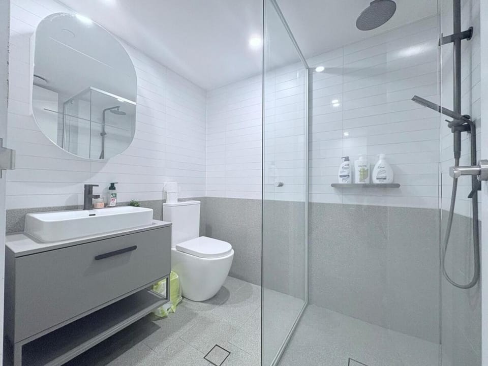 Modern new 1b1b apart in dickson, pool, free P Apartment in Canberra