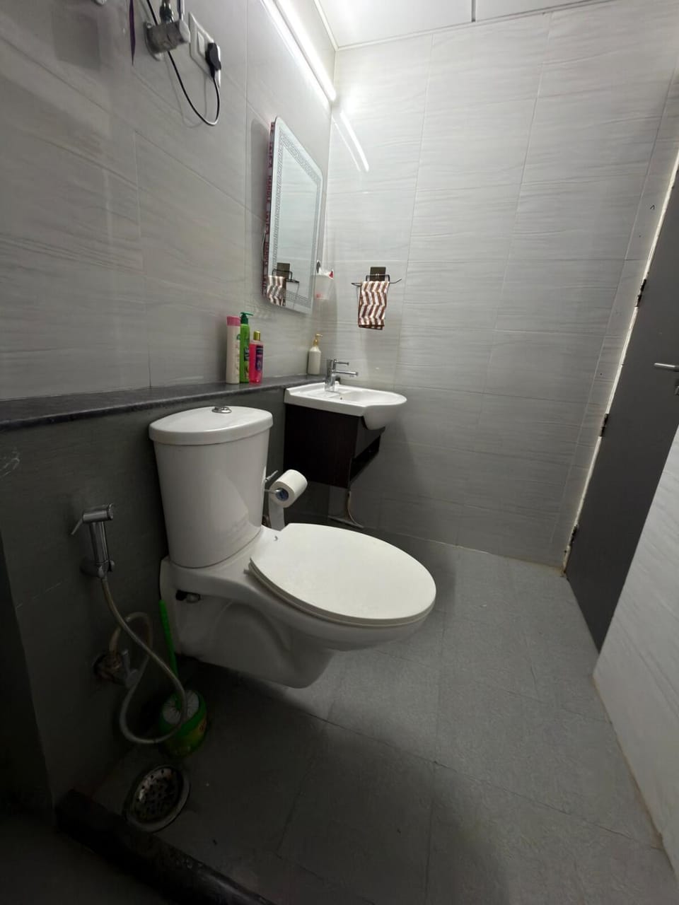 The Viewpoint Suites- Netflix, Hotstar, Wi-Fi Apartment in Gurugram