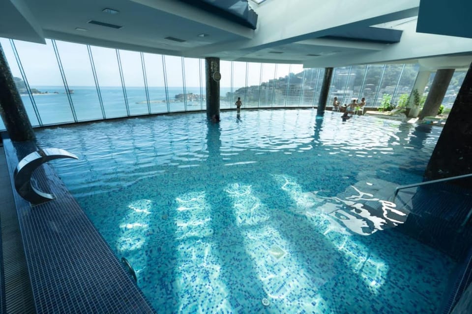 Tre canne sea view flat with parking & pool Apartment in Budva