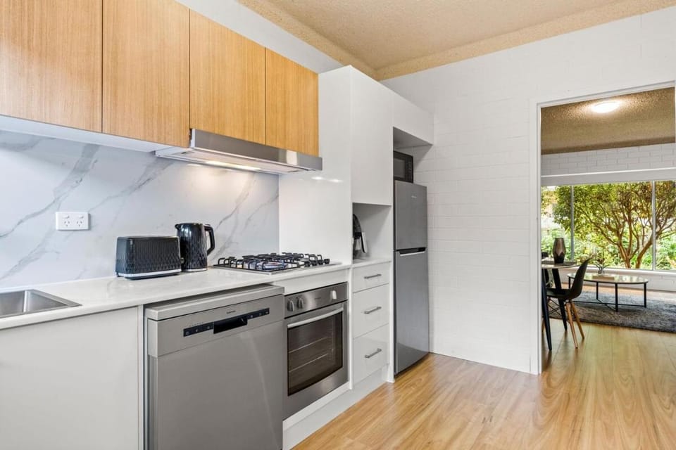 Stylish 2 Bedroom Retreat - 10 mins to City, Beach and Adelaide Oval Apartment in Adelaide