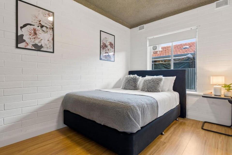 Stylish 2 Bedroom Retreat - 10 mins to City, Beach and Adelaide Oval Apartment in Adelaide
