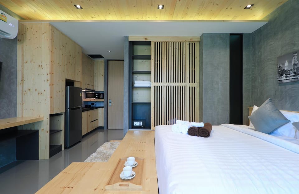 Bed, Bedroom, towels, wardrobe