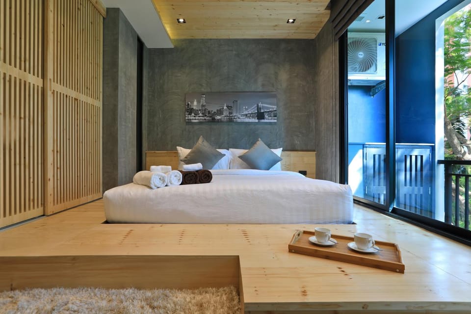 Bed, Coffee/tea facilities, towels, wardrobe