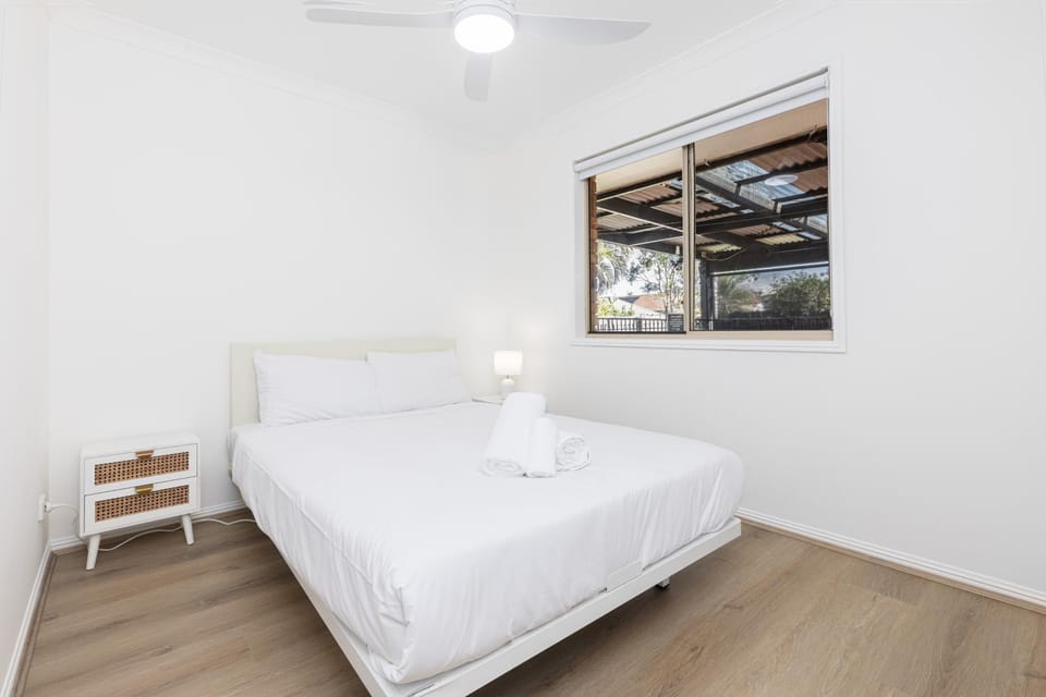Coastal Retreat 4BR 2BA with Pool & Courtyard House in Redland Bay