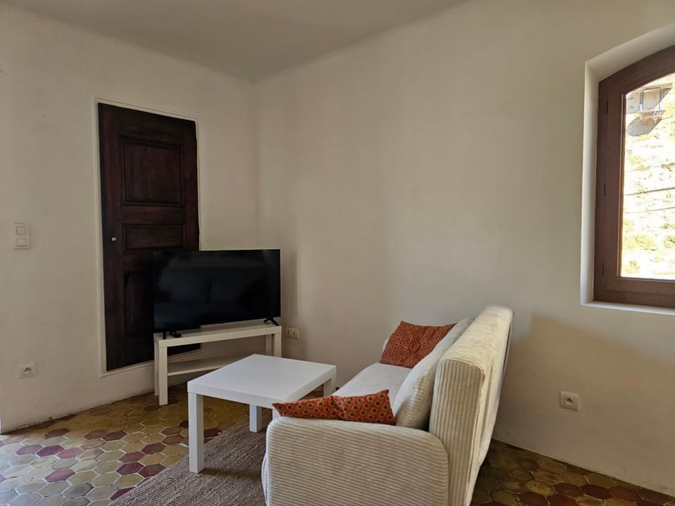 Petit appartement dans le village Apartment in Provence-Alpes-Côte d'Azur
