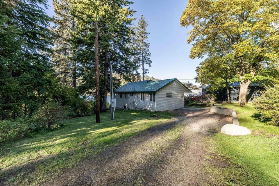 Lakefront Cabin with Private Beach and Dock Cabin in Kootenai County