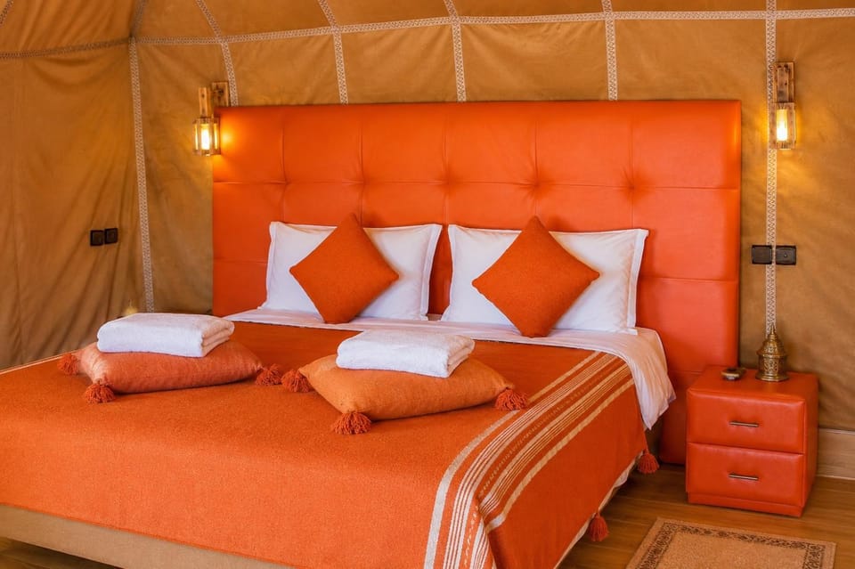 Bed, Photo of the whole room, Seating area, Bedroom