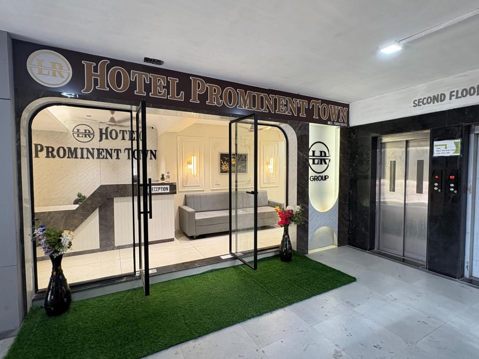 Hotel Prominent Town Hotel in Ahmedabad