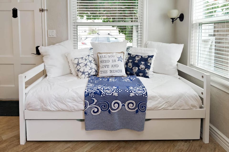 Cozy Beach Bungalow House in Seal Beach