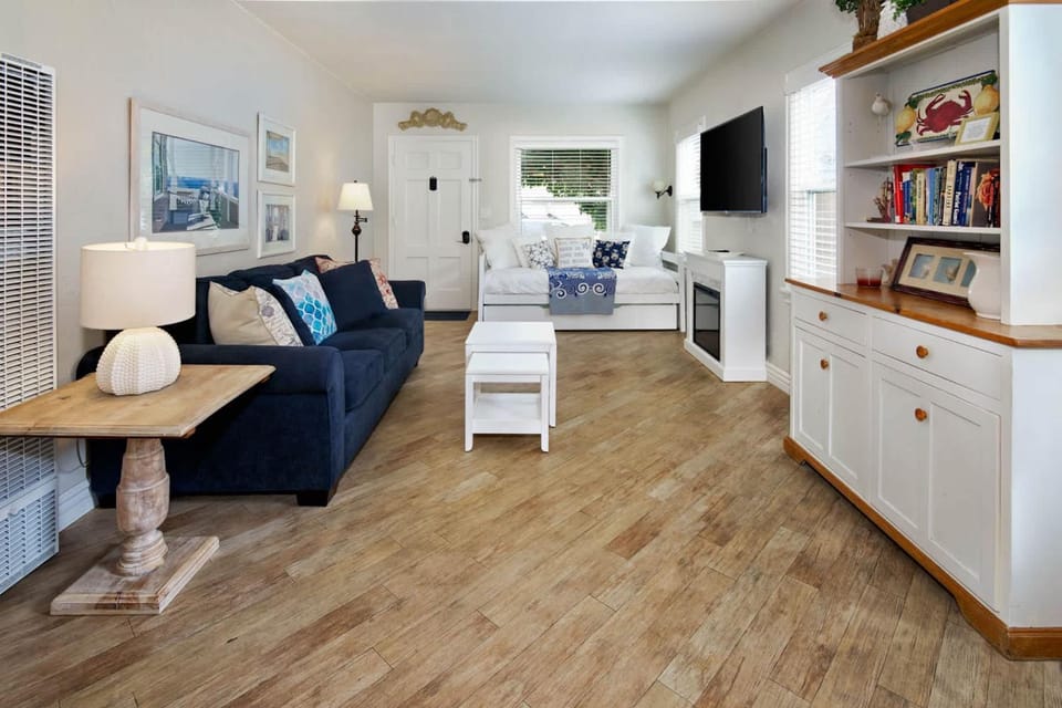 Cozy Beach Bungalow House in Seal Beach