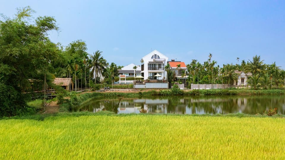 Property building, Day, Natural landscape, Garden, Garden view, Lake view