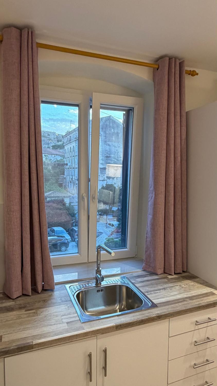 Kitchen or kitchenette, City view