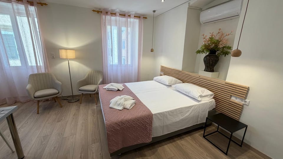 Seating area, Bedroom