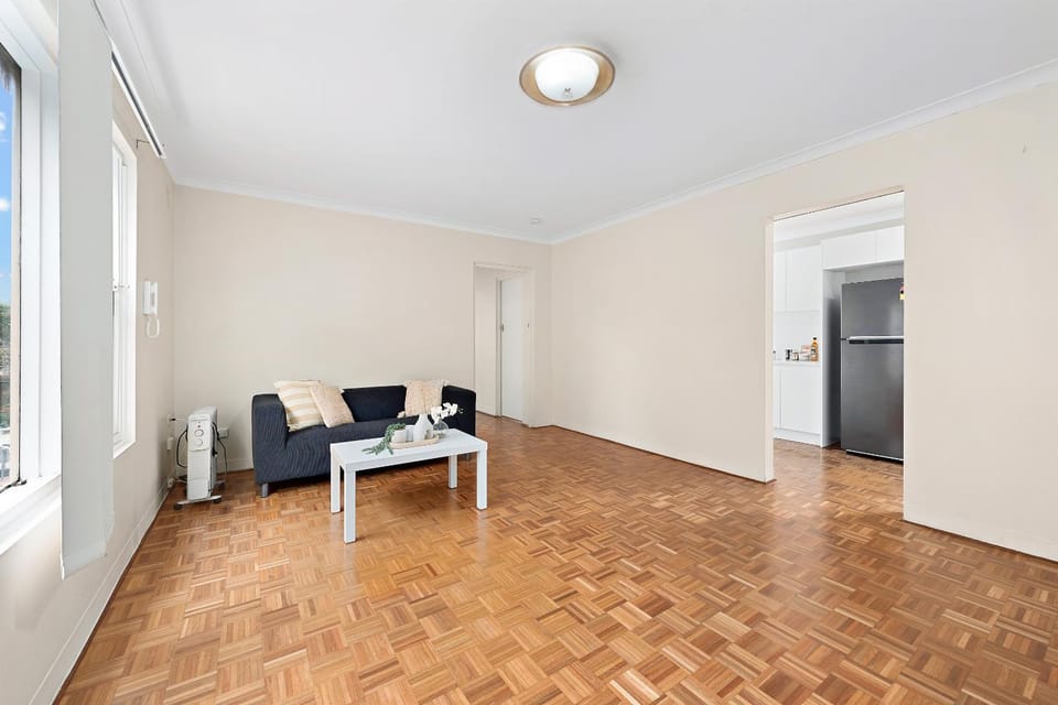 Charming 2BR Unit Walk to Shops & Transport Apartment in Kensington