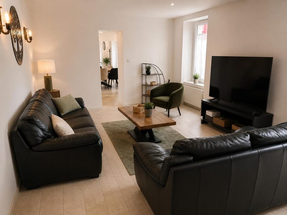 Communal lounge/ TV room, Living room