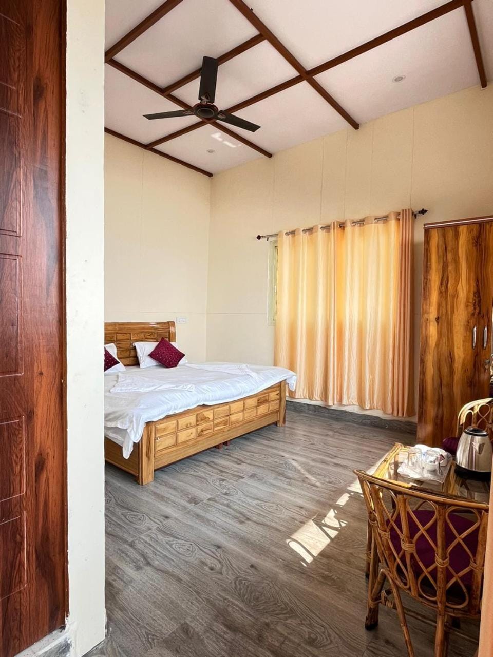 Mountain Vibe Resort Hotel in Uttarakhand