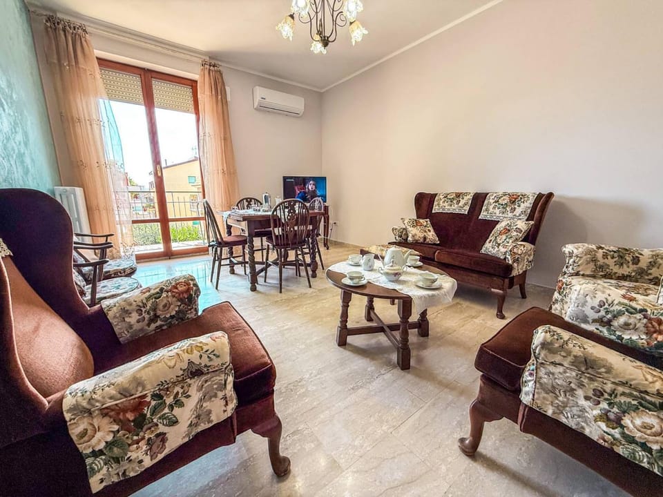 Living room, Seating area, air conditioner