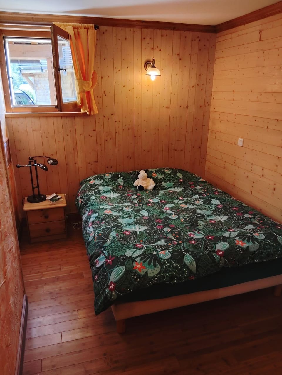 Bed, Bedroom