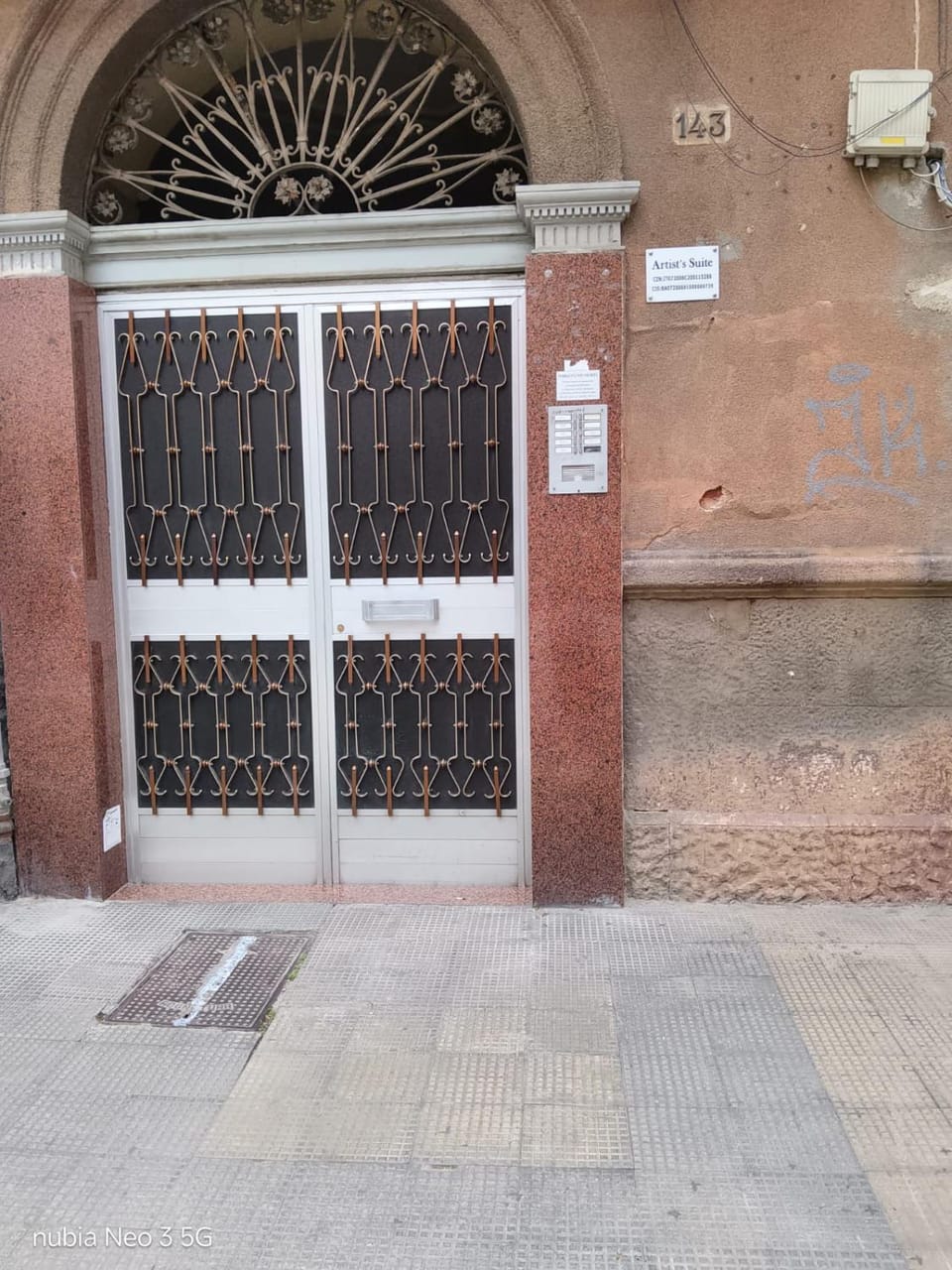 Facade/entrance