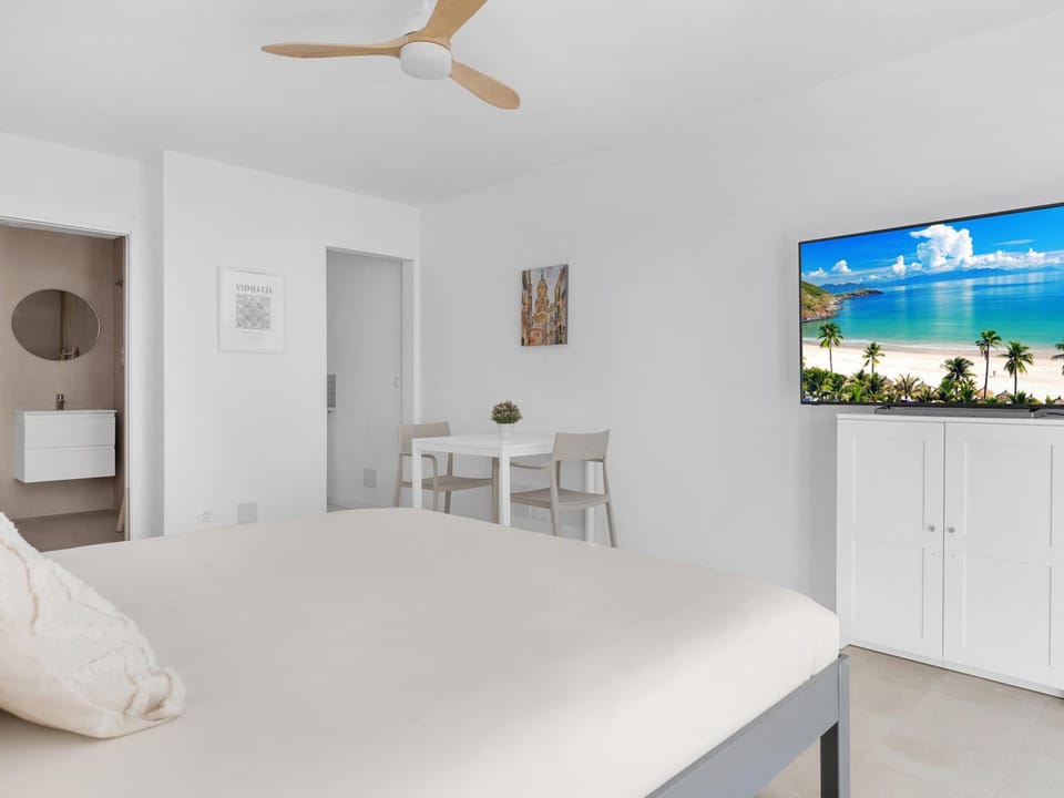 Communal lounge/ TV room, Bed