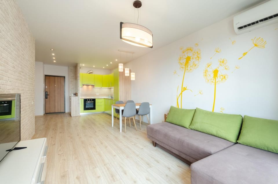 Living room, pet friendly, kitchen, air conditioner