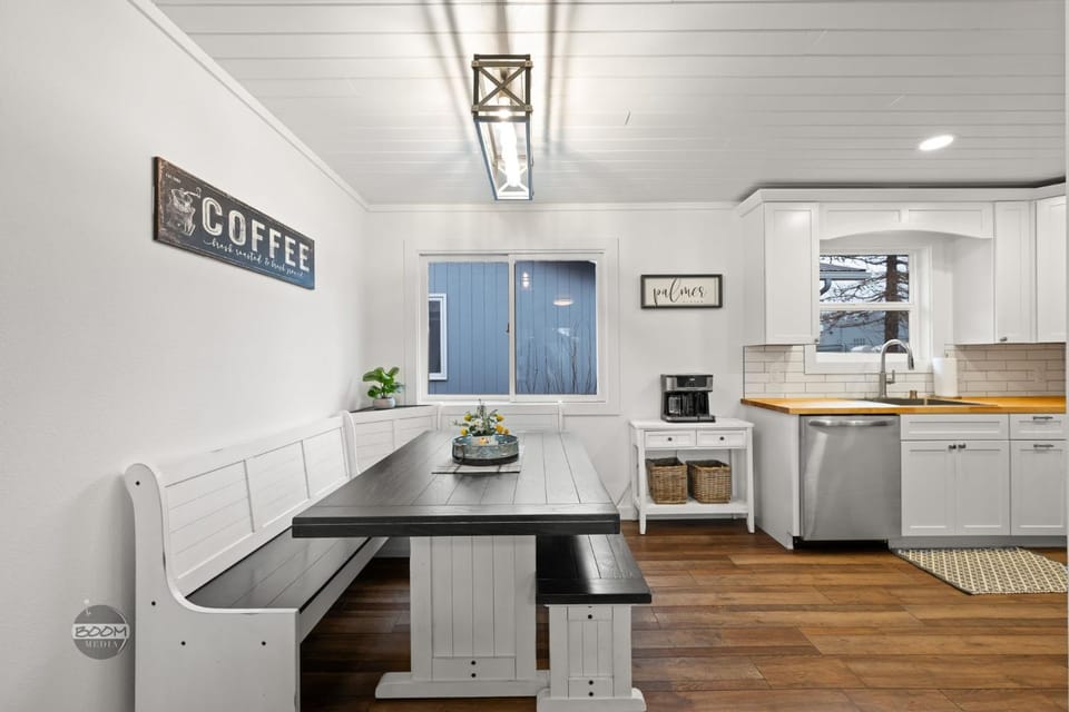 Downtown Home & Studio Apt Walk to Shops & Cafes House in Palmer