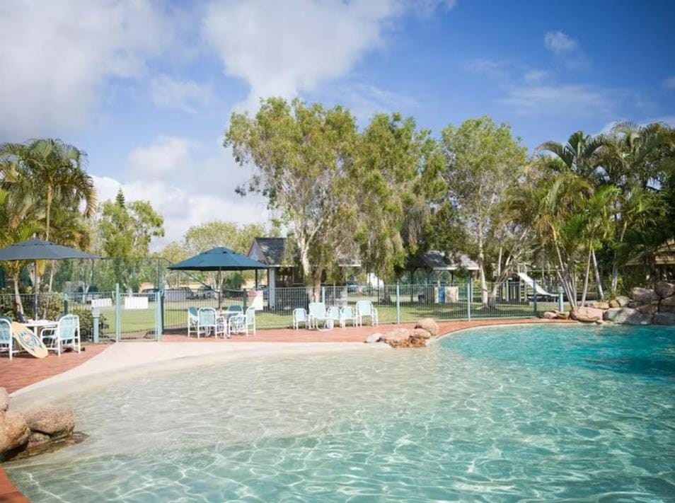 Pool view, Swimming pool, sunbed