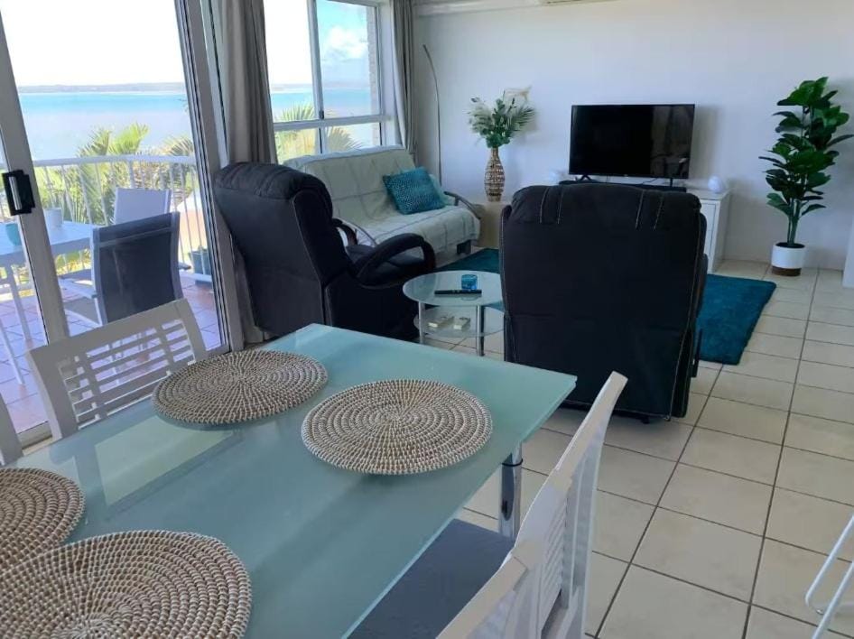 Natural landscape, TV and multimedia, Living room, Dining area, Evening entertainment, Sea view