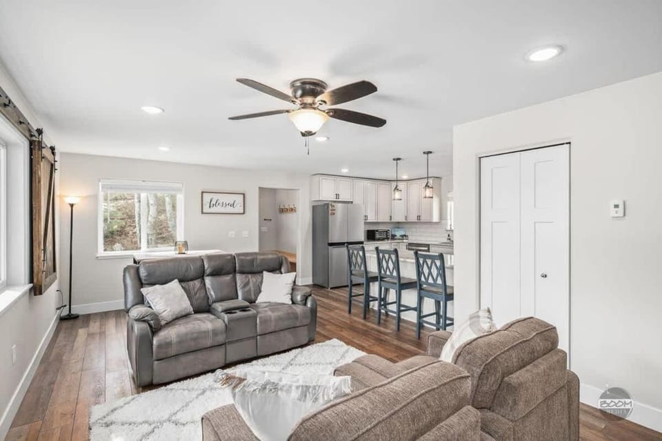 Bring Your Snow Machine - Minutes from Big Lake House in Big Lake