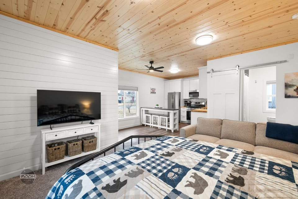 Downtown Suite - Walk to Shops and Cafes Apartment in Palmer