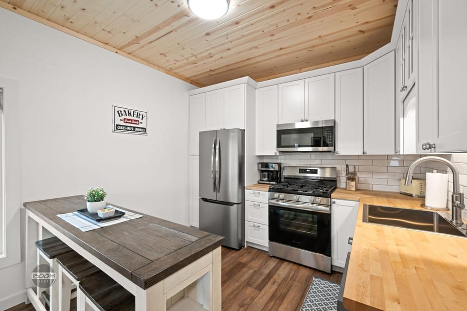Downtown Suite - Walk to Shops and Cafes Apartment in Palmer