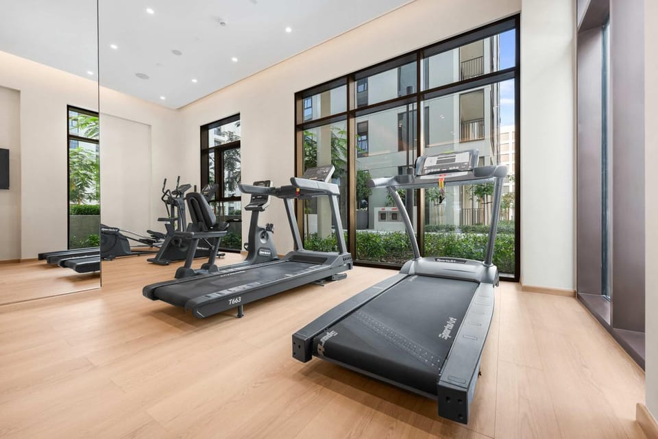 Free housekeeping visits during your stay - StayShort - Chic 1BR Retreat in Creek Beach Sleeps 4 Apartment in Dubai