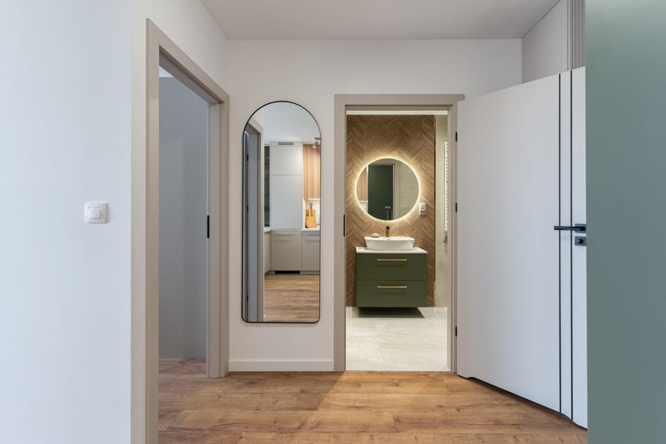 Photo of the whole room, wardrobe