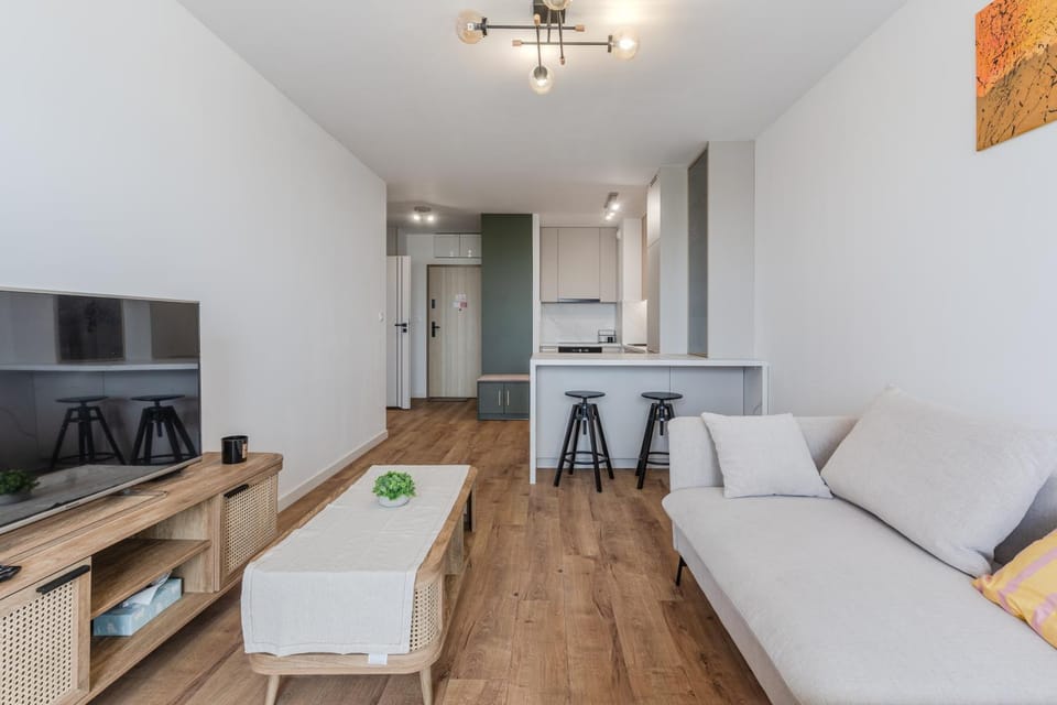 Bed, TV and multimedia, Kitchen or kitchenette, Living room, Photo of the whole room, Seating area