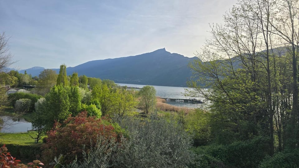 Rez-de-chaussée de notre villa vue sur lac Apartment in Aix-les-Bains