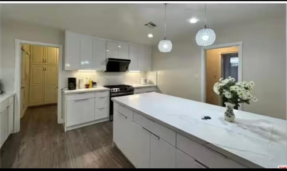 Charming Private Room in the Heart of Beverly Hills Vacation rental in Beverly Hills